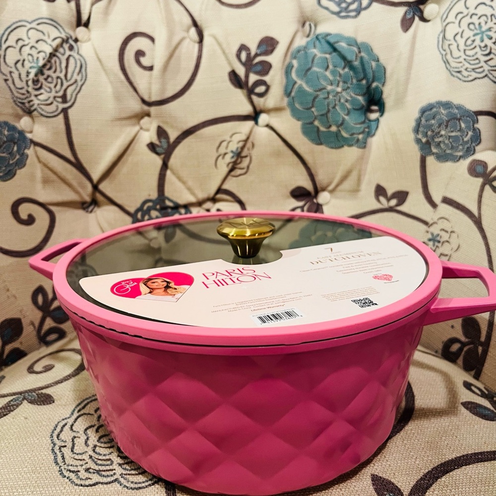 Paris Hilton 7 QT Pink Cast Aluminum Dutch Oven - Picture 2 of 3